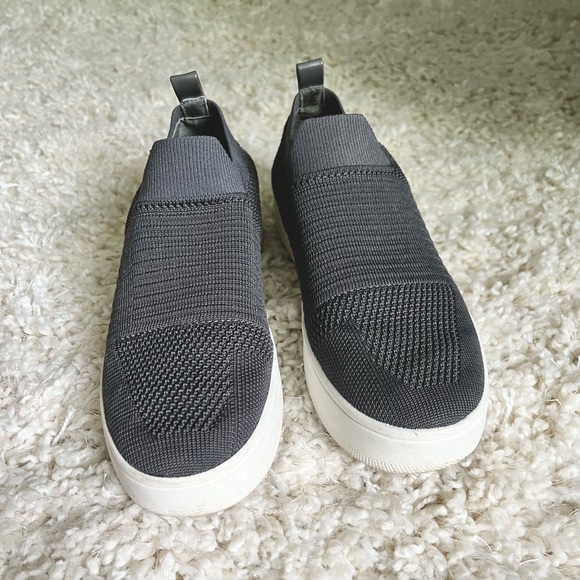 STEVE MADDEN Gray Beale Slip On Sneakers - Picture 7 of 8